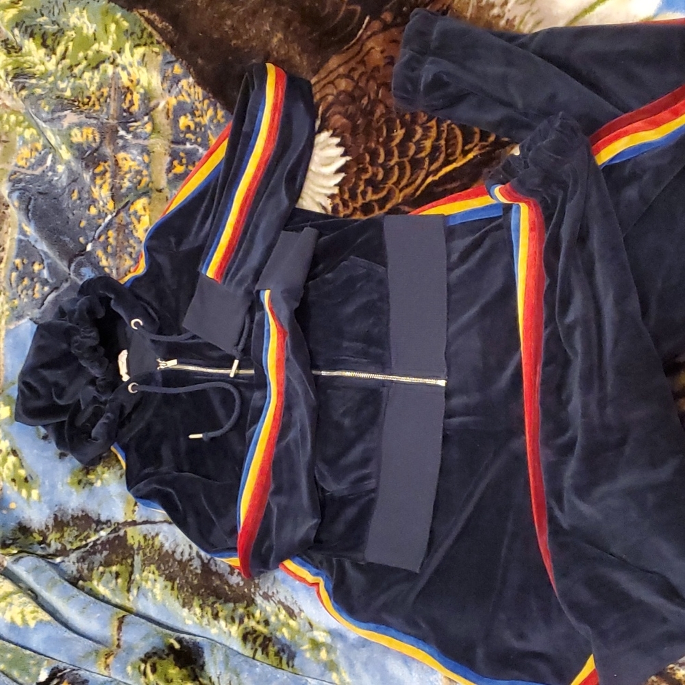 💥MOVING SALE💥 EVERYTHING MUST GO ❤️‍🔥 Garage 2 Piece Fuzzy Valour Sweatsuit